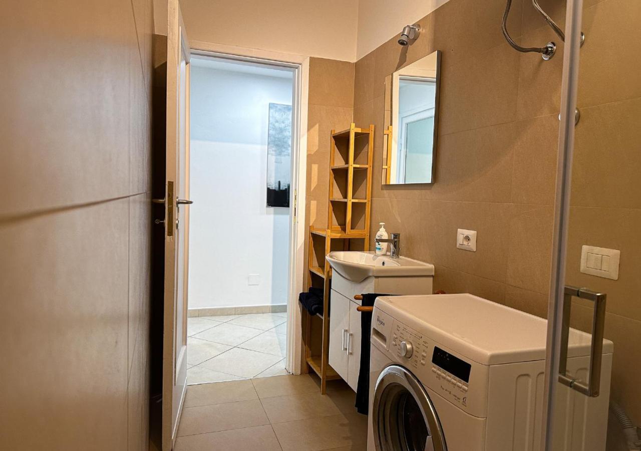 Modern Cenisio Apartment - Self Check-In & Parking Milan Exterior photo